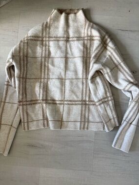 Tahari Cream & Tan Plaid Turtleneck Sweater